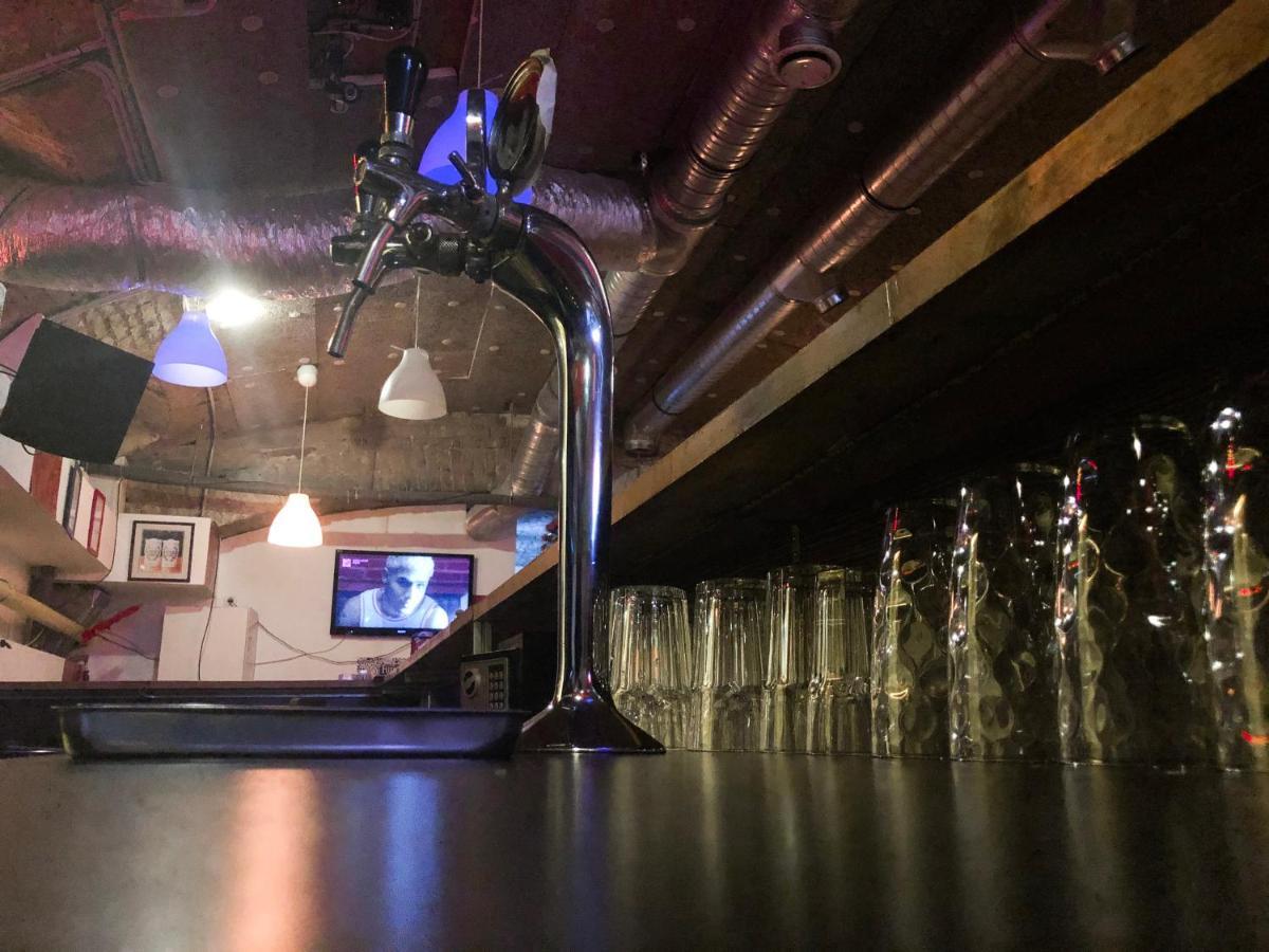 Whole Basement Former Pub For Stag Do, Bachelor House Party Flat Budapeste Exterior foto