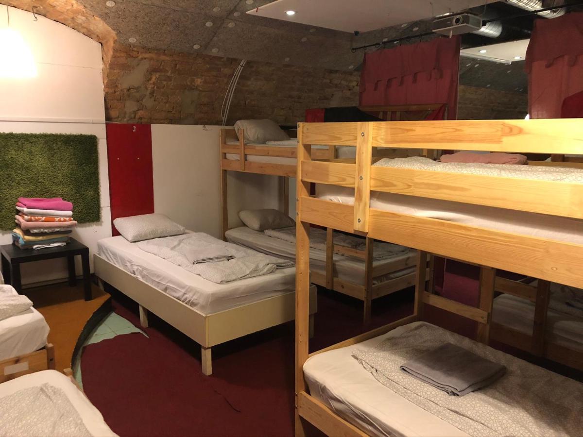 Whole Basement Former Pub For Stag Do, Bachelor House Party Flat Budapeste Exterior foto