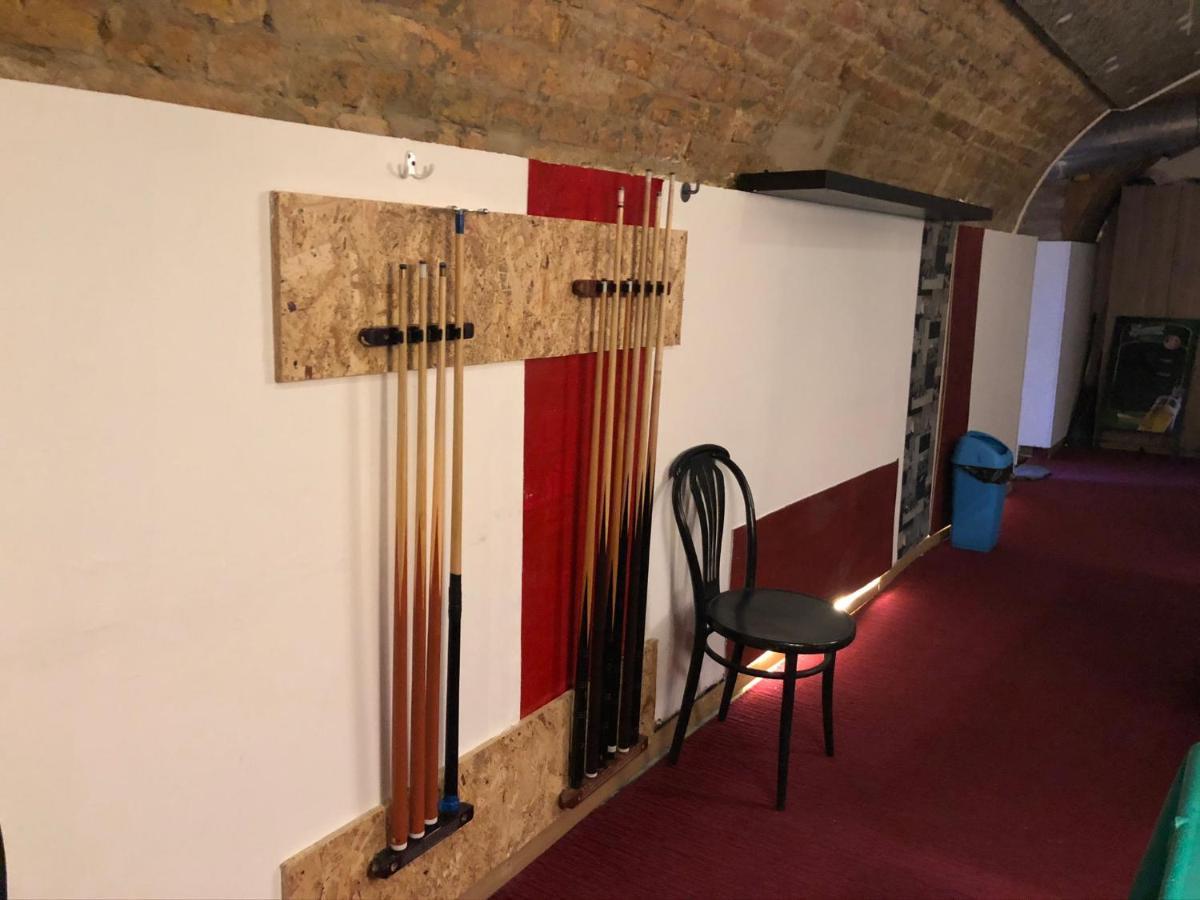 Whole Basement Former Pub For Stag Do, Bachelor House Party Flat Budapeste Exterior foto