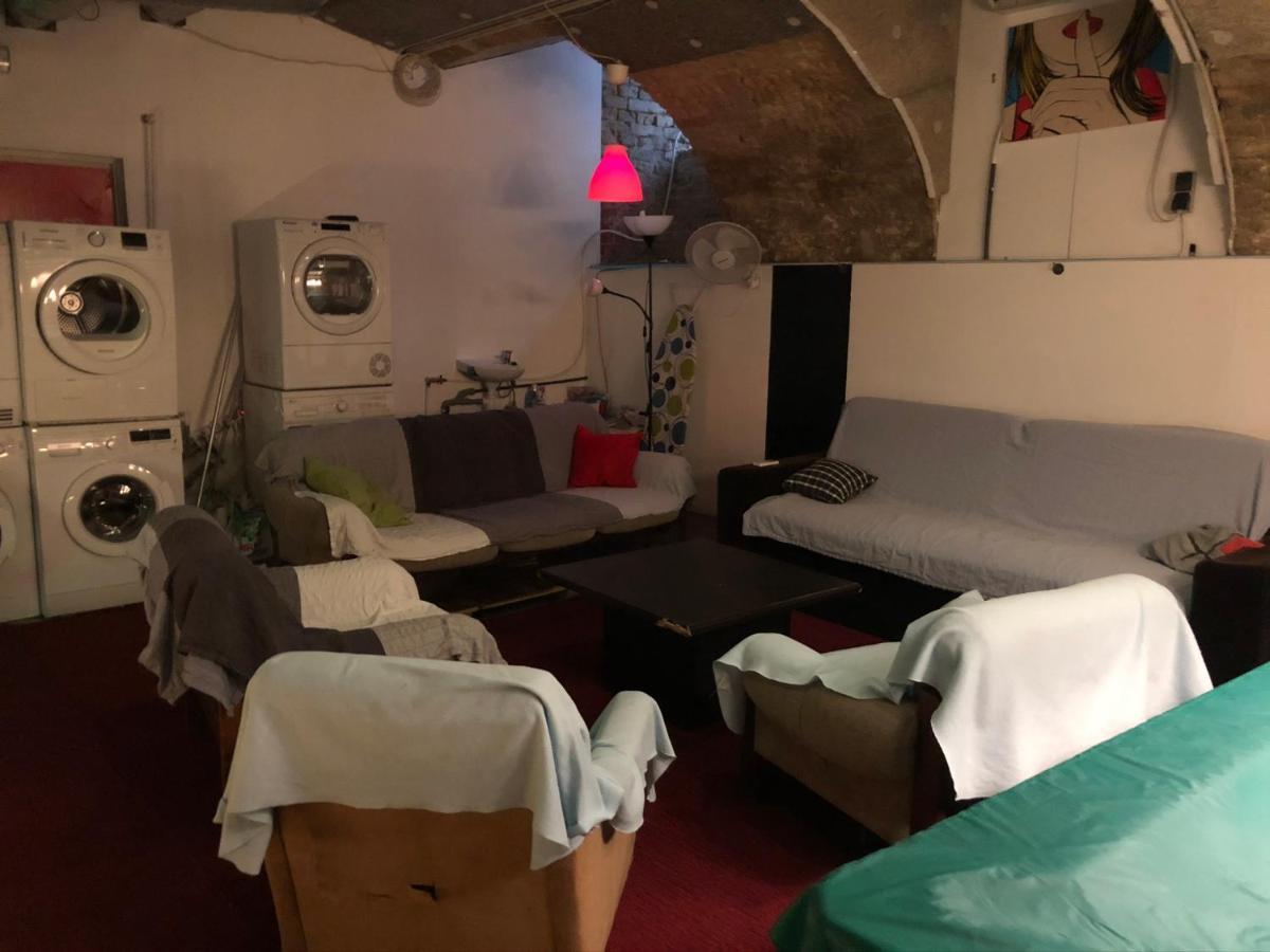 Whole Basement Former Pub For Stag Do, Bachelor House Party Flat Budapeste Exterior foto