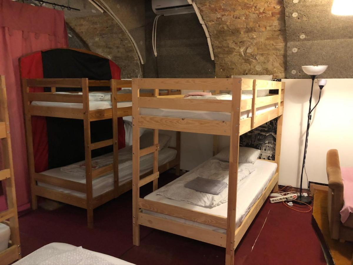 Whole Basement Former Pub For Stag Do, Bachelor House Party Flat Budapeste Exterior foto